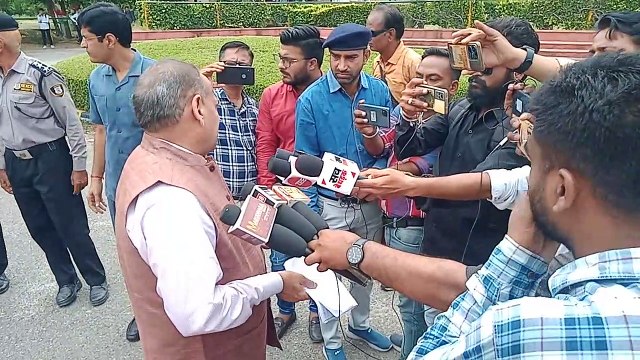 Student Election: छात्रसंघ चुनाव को लेकर उबले छात्र, पुलिस से हुई धक्का-मुक्की