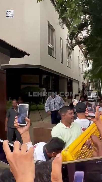 Big B meets his fans!