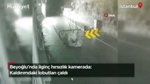 Beyoğlu'nda ilginç hırsızlık kamerada: Kaldırımdaki lobutları çaldı