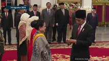 Senyum Iriana Saat Presiden Jokowi Anugerahkan Tanda Kehormatan Bintang RI Adipradana