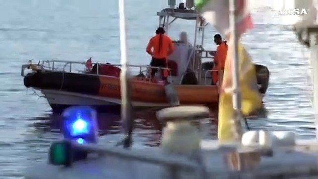Sbarcati al porto di Napoli i 76 naufraghi soccorsi da Emergency