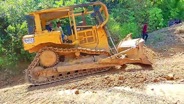 Caterpillar D6R XL Tidying Up the Road to Make It Pleasing to the Eye