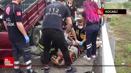 Kocaeli'de emniyet şeridinde duran 2 araca kamyonet çarptı