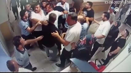 Sağlıkta şiddet bitmiyor! Hasta yakınlarının güvenlik personellerini darbetmesi kameralarda