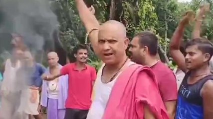 मधुबनी: पीएनबी की शाखा दूसरे जगह शिफ्ट होने के विरोध में स्थानीय लोगों का प्रदर्शन