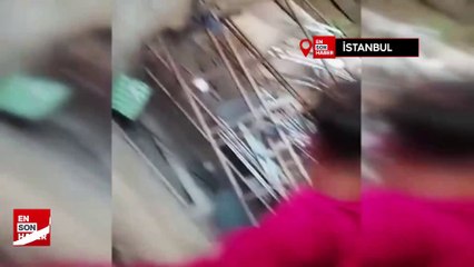 Sultangazi'de ev sahibine yakalanan 2 hırsızın kaçma anı