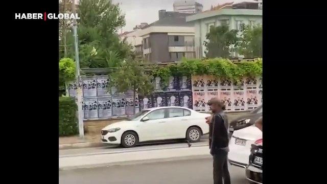 Oyuncu Nejat İşler, Fenerbahçe maçına gitmek için otostop çekerken görüntülendi