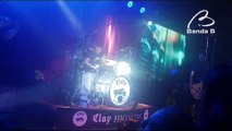 Jovem baterista 'quebra tudo' em show em Curitiba