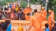 सुपौल: तटबंध के अंदर बाढ़ में फंसे लोगों को निकालने के लिए एनडीआरएफ की टीम तैनात