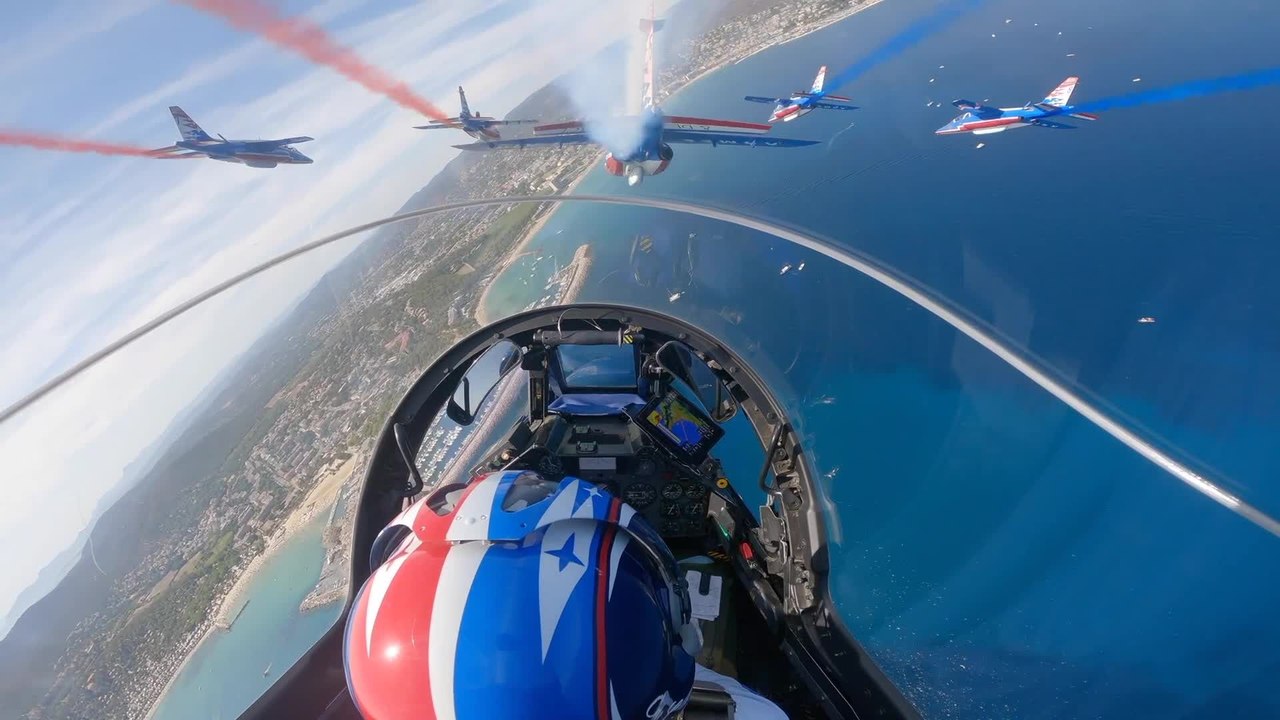 Embarquez avec les pilotes de la Patrouille de France au dessus du Lavandou