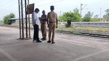 चेन्नई के निकट सिग्नल से छेड़छाड़ कर ट्रेन रोकी, यात्रियों के गहने व नगदी लूट लिए