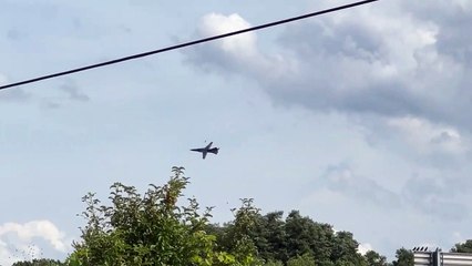 Un avion s'écrase après l'éjection des pilotes au Michigan Air Show