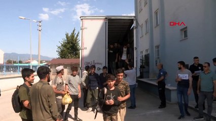 TOKAT-KAPALI KASA KAMYONDA 50 KAÇAK GÖÇMEN YAKALANDI