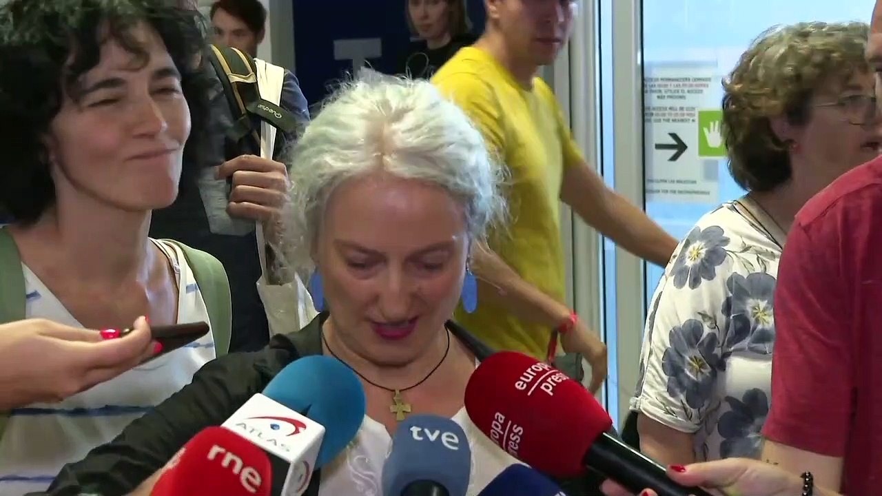 Aterrizan en Barajas seis de los 18 turistas españoles atrapados en Etiopía