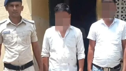 दरभंगा: नशे में हंगामा करते दो शख्स को लोगों ने पकड़ा, किया पुलिस के हवाले
