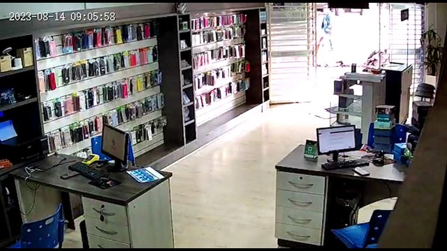 Vídeo mostra ladrões realizando assalto em empresa de celulares em Nova Aurora