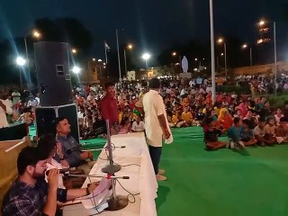 सजे-धजे चौराहों ने राष्ट्रीय पर्व पर चमक बिखेरी