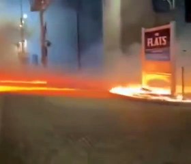 ÚLTIMO MINUTO Nuevas imágenes desde Hawái muestran el fuego propagándose con una fuerza increíble por las calles.