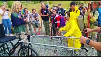 Escoteiros dão exemplo de inclusão com engenhoca para ajudar amigo em Blumenau
