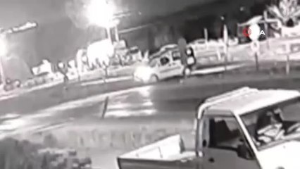 Kontrolsüz kavşaktan geçmek için 2 dakika 50 saniye beklediler, ölümden kaçamadılar