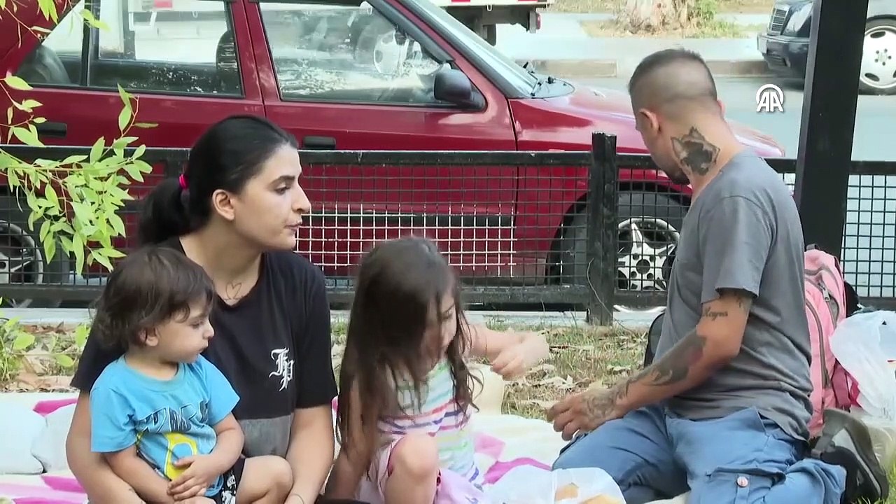 La famille, qui ne pouvait pas payer le loyer, que le propriétaire de la maison a multiplié par 5, a commencé à vivre dans le parc.