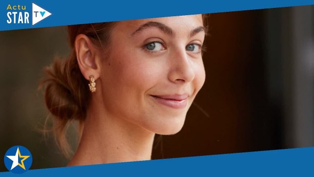 PHOTO Stella Belmondo enlacée avec un jeune homme photo câline pour fêter ses 20 ans