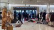 Grupo de máscara faz arrastão em loja de luxo e causa pânico; veja vídeo