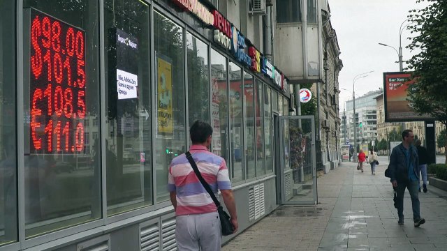 Banco Central de Rusia va a intervenir para frenar desplome del rublo