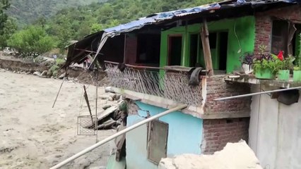 الأمطار الرعدية تجرف المنازل في جبال الهيمالايا الهندية.. وإعلان الإنذار الأحمر