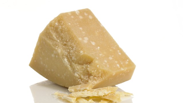 Unglaubliche Enthüllung: So wird Parmesan-Käse wirklich hergestellt