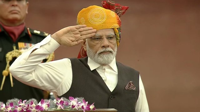 लाल किले की प्राचीर से बोले PM मोदी, 2047 में लहराना चाहिए विकसित भारत का तिरंगा