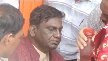 बड़ी खबर: स्वतंत्रता दिवस समारोह में मंच पर गिरे स्वास्थ्य मंत्री, मचा हड़कंप