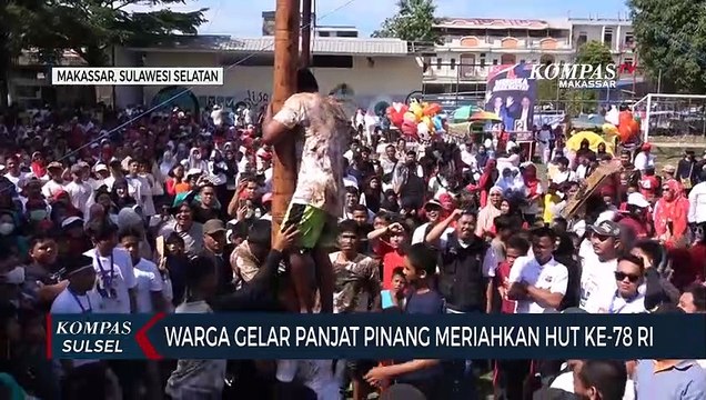Warga Gelar Panjat Pinang Meriahkan Hut Ke-78 RI