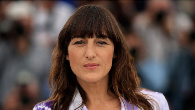 GALA VIDEO - “Foutons-lui la paix” : Juliette Armanet défendue après ses propos sur Les Lacs du Connemara