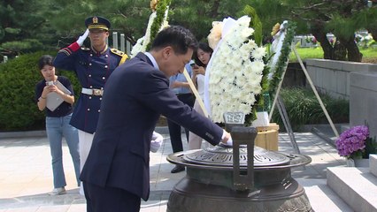 김기현, 애국지사 묘역 참배..."선열들 정성 들여 모실 것" / YTN