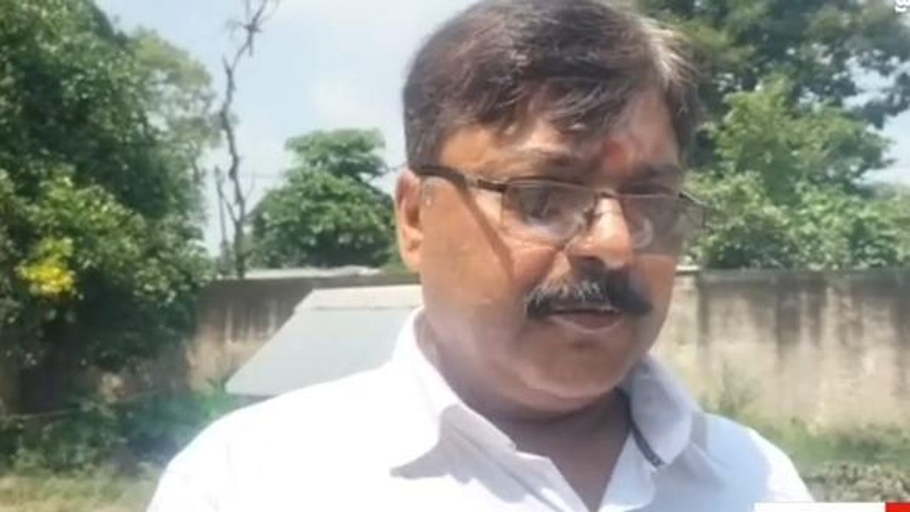 बेगूसराय: हल्का राजस्व कार्यालय में नहीं फहराया गया तिरंगा, सीआई ने लगाए गंभीर आरोप