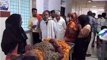 अटेर: शनि मंदिर दर्शन के लिए जा रहे थे श्रद्धालु, कैंटर पलटने से कई लोग घायल