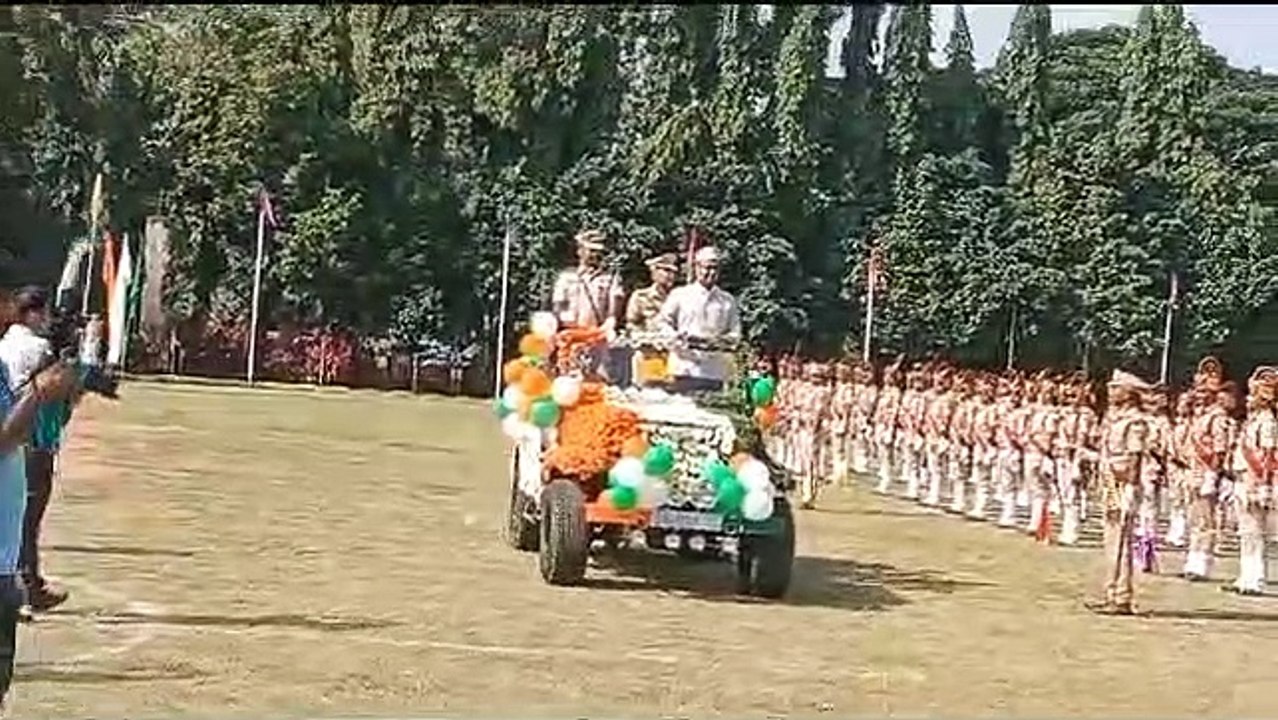 मंडल रेल प्रबंधक ने किया परेड का निरीक्षण