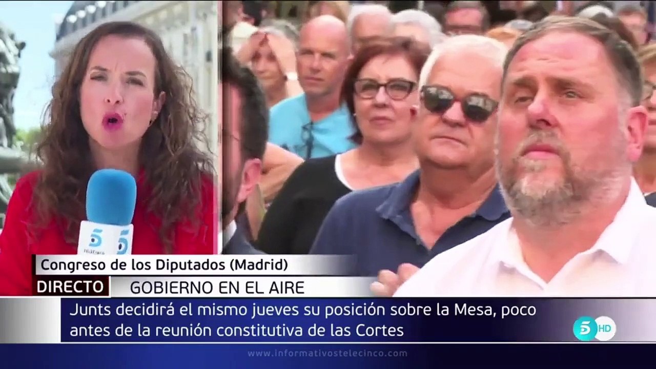 ¡Mátame camión! Una reportera de Telecinco se atraganta en directo con una ‘mosca independentista’
