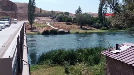 Début des travaux de recherche et de sauvetage pour les jeunes perdus dans la rivière à Kırıkkale