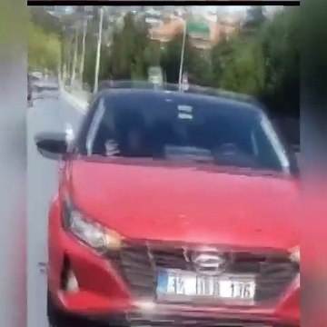 Kuryenin kaza yapmasına yol açan yabancı uyruklu kadın, arkadaşlarıyla, kendisini durduran vatandaşlara saldırdı