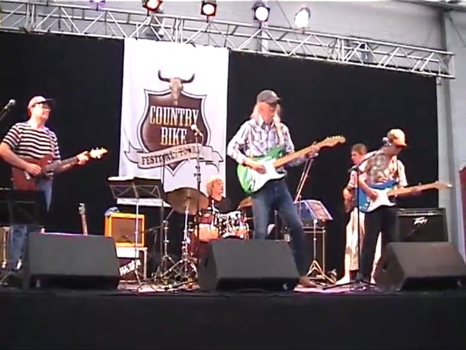 Lay Down Sally, Winks featuring Patrick Baricault, live 2010.