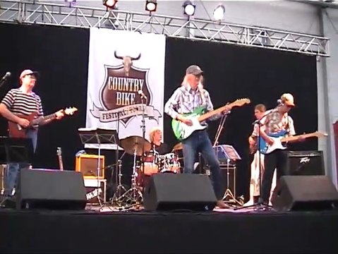 Lay Down Sally, Winks featuring Patrick Baricault, live 2010.