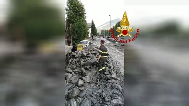 Vigili del Fuoco in azione a Bardonecchia per l'esondazione causata dalla frana