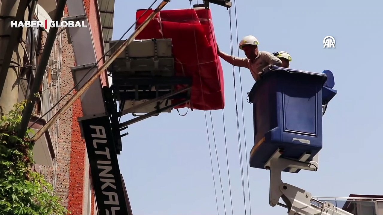 Koltuk elektrik kesintisine neden oldu! Eşya taşıma asansöründen düştü ve...