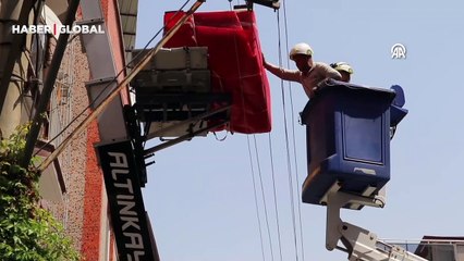 Koltuk elektrik kesintisine neden oldu! Eşya taşıma asansöründen düştü ve...