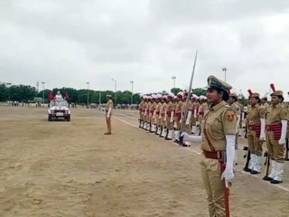 Tải video: स्वतंत्रता दिवस का समारोह हर्षोल्लास से मनाया, जिला कलक्टर ने फहराया तिरंगा