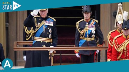 Charles III enfant  un adorable cliché avec la princesse Anne dévoilé !