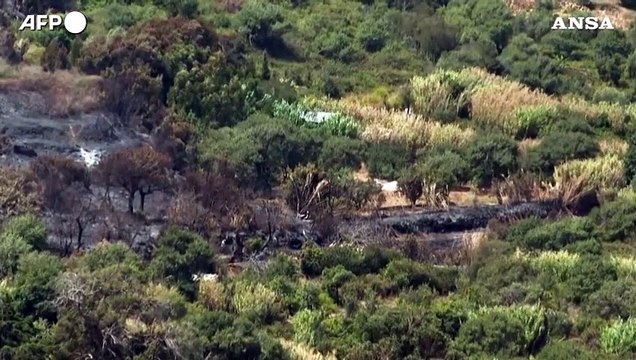 Incendi boschivi in Marocco, Canadair in azione nella foresta di Rmilat a Tangeri