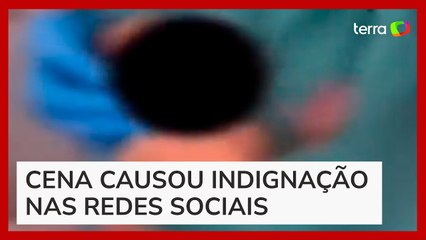 Fisioterapeuta faz 'dancinha' com recém-nascido no bolso do jaleco em maternidade de SC